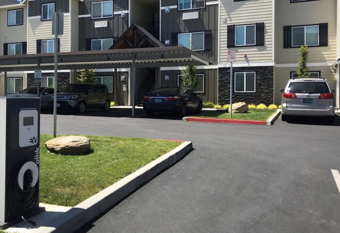 w centrum poznania powstaje pięć nowych parkingów z ładowarkami dla elektryków miejskie stacje ładowania aut przy centrach handlowych